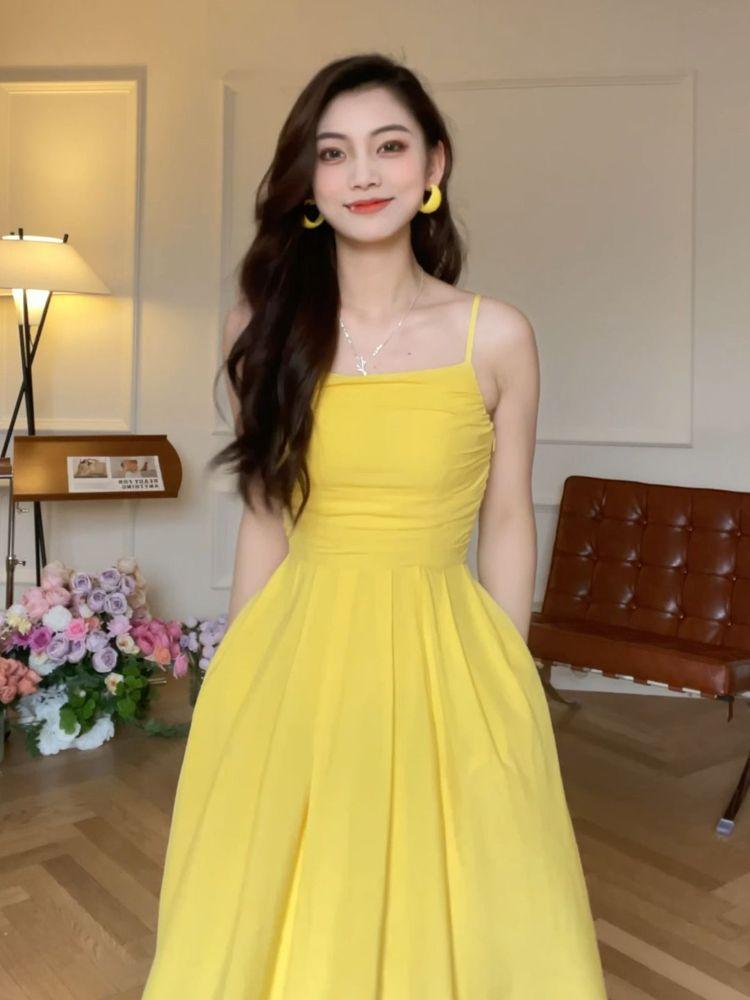 DONGSHOP Tea Break French Sling Dress 2023 Mùa hè bờ biển nghỉ mát thắt lưng có vẻ gầy màu vàng một chữ đầm dài