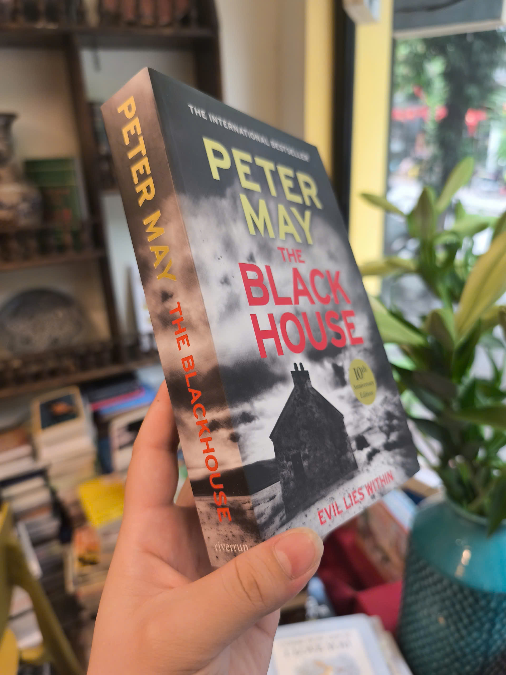 Sách - The Blackhouse (Lewis Trilogy Book #1) by Peter May | Mystery / Crime / Ngoại văn Nhập khẩu