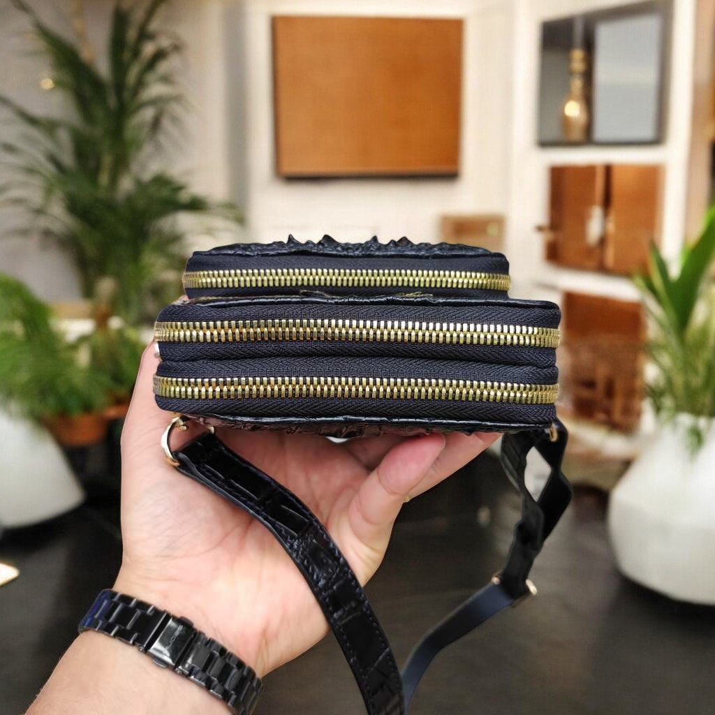 Túi đeo ngực nhỏ gọn Thiết 3 khóa nhiều ngăn. Gù gia cá sấu rất đẹp!