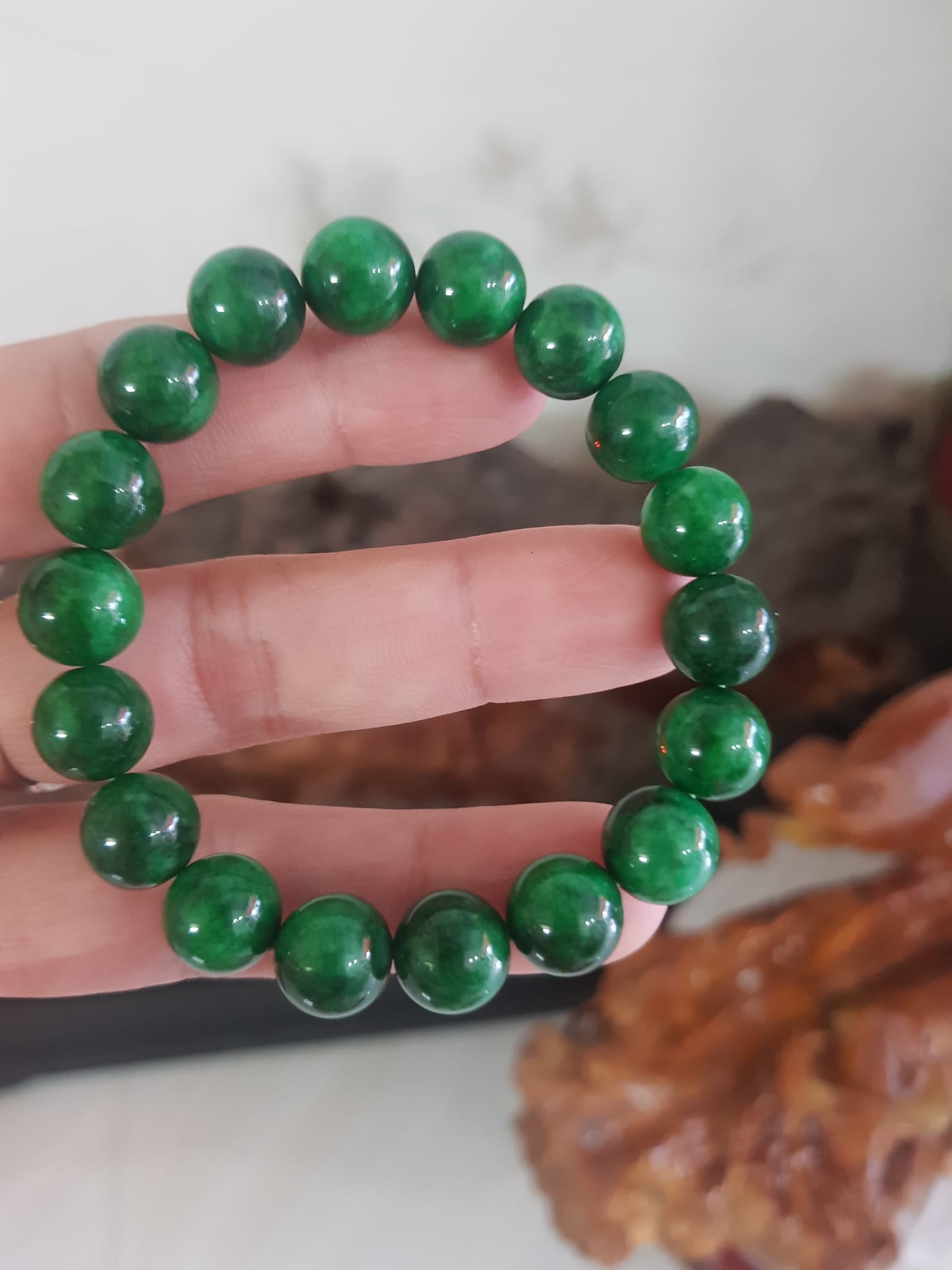 Vòng cẩm thạch xanh đậm rẻ đẹp  Nữ mạng mộc mạng hỏa mạng thủy ạ  Size vòng 10mm nữ đeo lên tay màu xanh hy vọng tươi sáng đẹp ạ