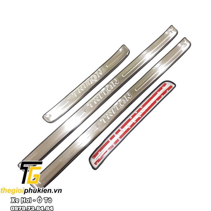 Bộ Ốp bậc cửa, Nẹp bước INOX chân Mitsubishi Triton Triton 2019 – Bên Trong
