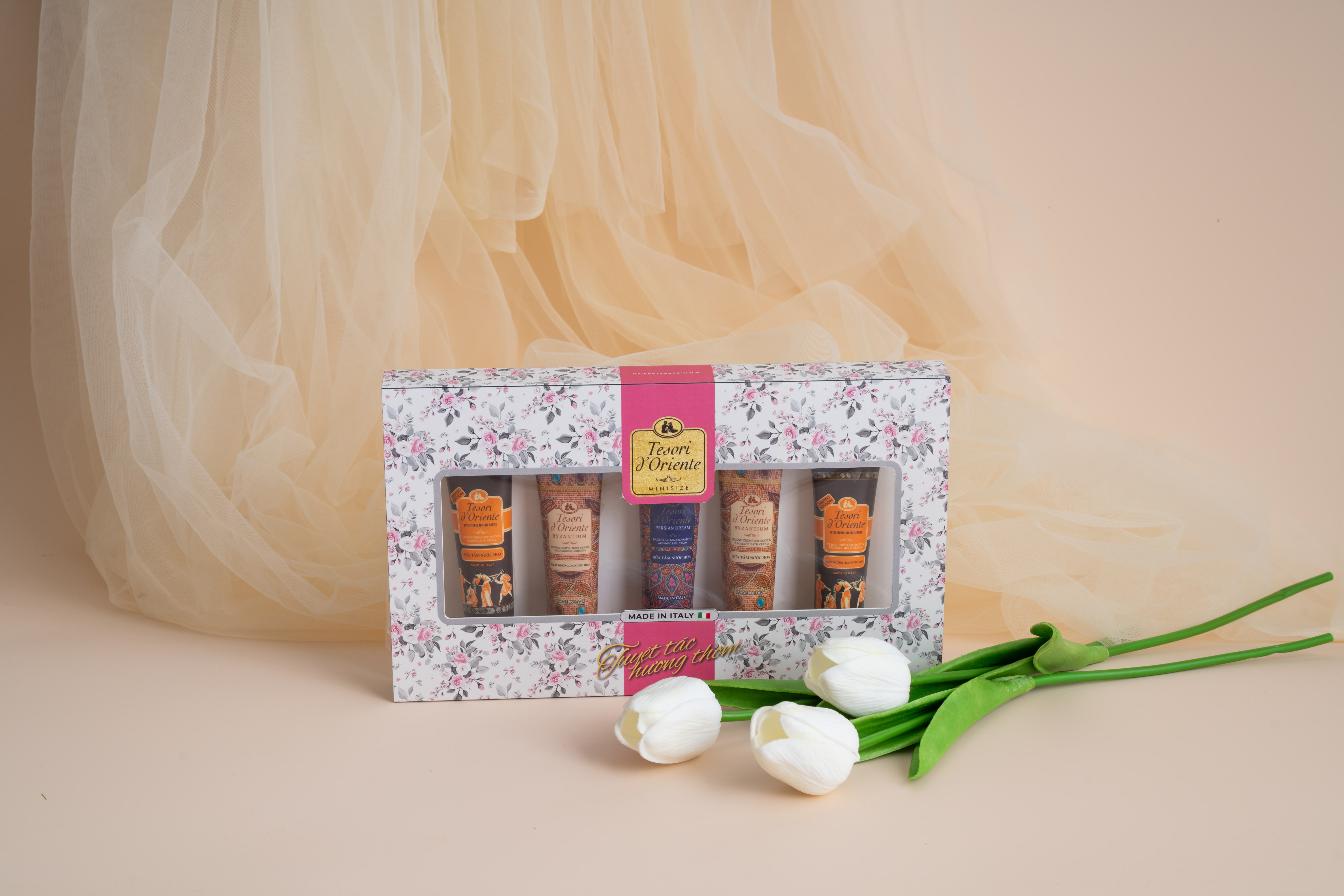 Bộ quà tặng Tesori d’Oriente Sữa tắm và Dưỡng thể minisize tặng kèm túi giấy