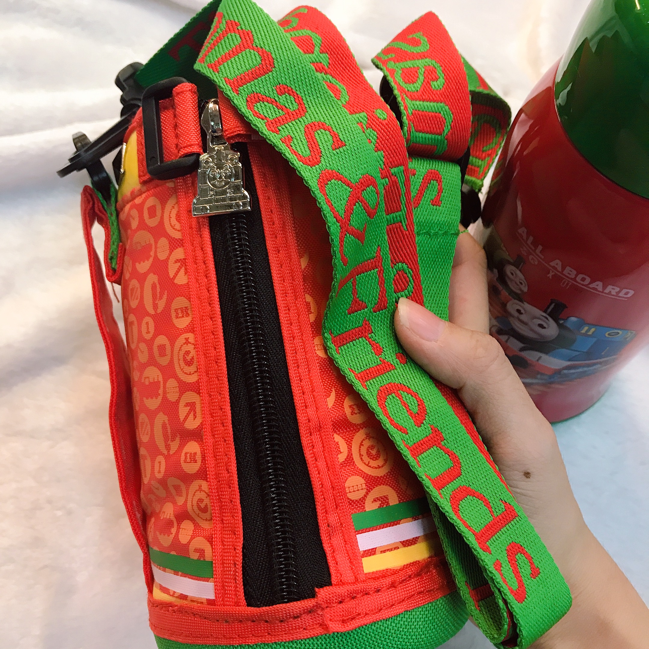 Bình nước giữ nhiệt tặng kèm túi giữ nhiệt hình xe lửa Thomas màu đỏ cho trẻ em, bé trai  - TM4278