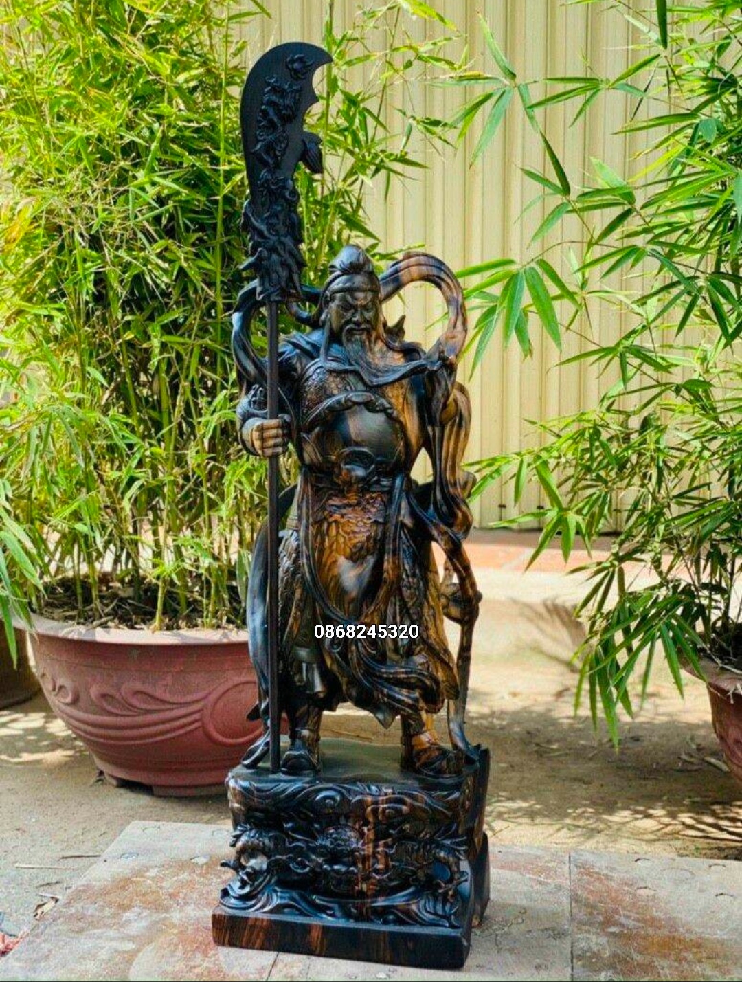 TƯỢNG QUAN CÔNG CẦM ĐAO TRẤN ẢI GỖ MUN HOA KT CAO 60×24×14CM