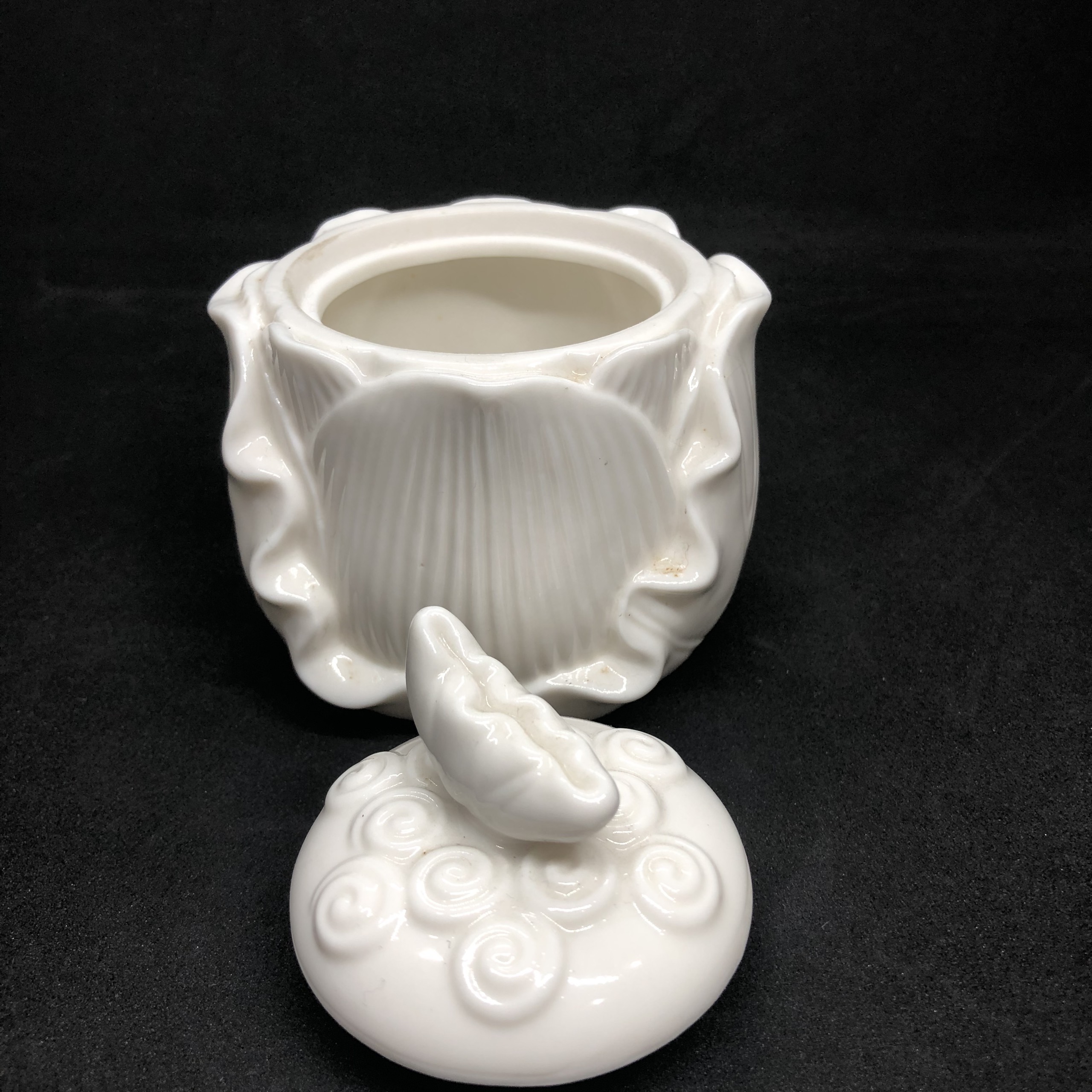 Ly nước cúng hoa sen trắng Cao 9cm,, đk 8 cm
