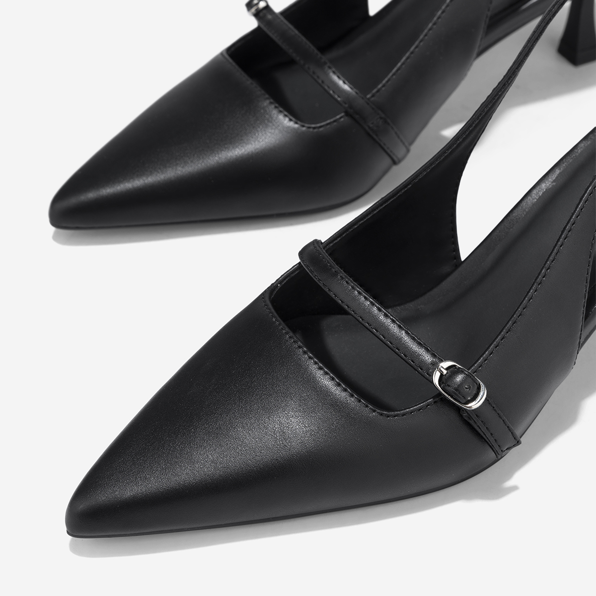 Vascara Giày Bít Mũi Slingback Nhấn Quai Buckle - BMN 0702