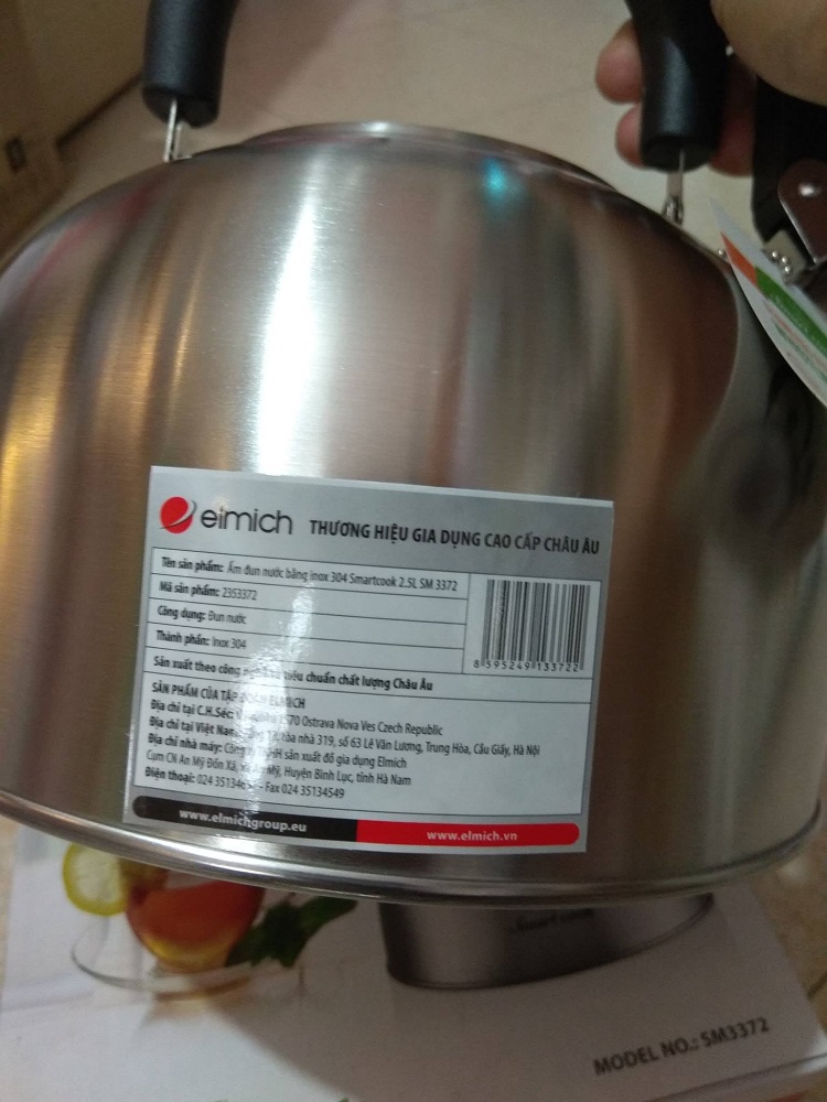 Ấm đun nước bằng inox 304 Smartcook 2.5L -SM 3372 - Săn phẩm của tập đoàn Elmich Cộng hòa Séc - Thể tích : 2,5 lít - Bảo hành chính hãng 24 tháng- Sử dụng được với nhiều loại bếp như bếp điện, bếp từ, bếp gas… và các loại bếp khác.