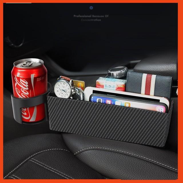 Khuyến mãi - Hộp đựng đồ để khe ô tô có khay đựng ly nước sợi Carbon