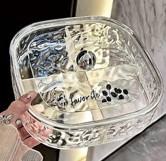 [KoSuyTu] Khay Đựng Mứt Tết 4 Ngăn Cao Cấp – Nhựa ABS An Toàn – 22×9×6cm – Nắp Gấu Sang Trọng (Đen / Trắng / Trong Suốt)