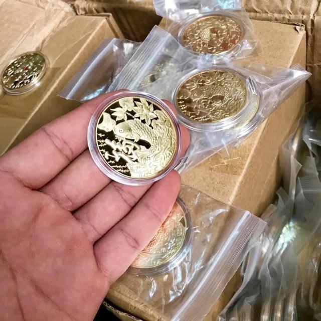 Đồng xu cá chép mạ vàng - phong thủy may mắn .