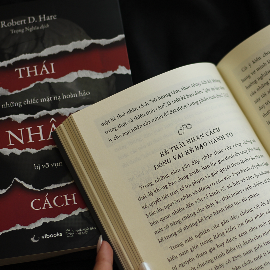 Thái Nhân Cách: Khi Những Chiếc Mặt Nạ Hoàn Hảo Bị Vỡ Vụn