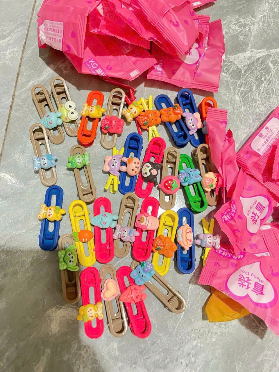 Set 30 Túi Mù Kẹp Tóc Hoạt Hình Mix Ngẫu Nhiên Siêu Dễ Thương – Kẹp Tóc Mini Cho Bé Và Nữ - HÀNG CHÍNH HÃNG MINIIN