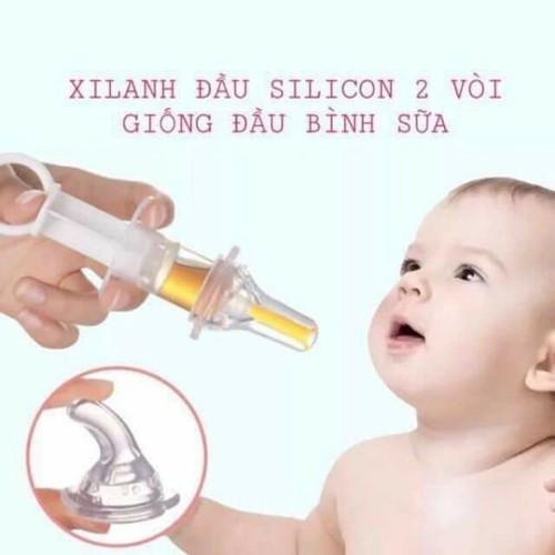 Xi lanh bón sữa bón thuốc cho bé