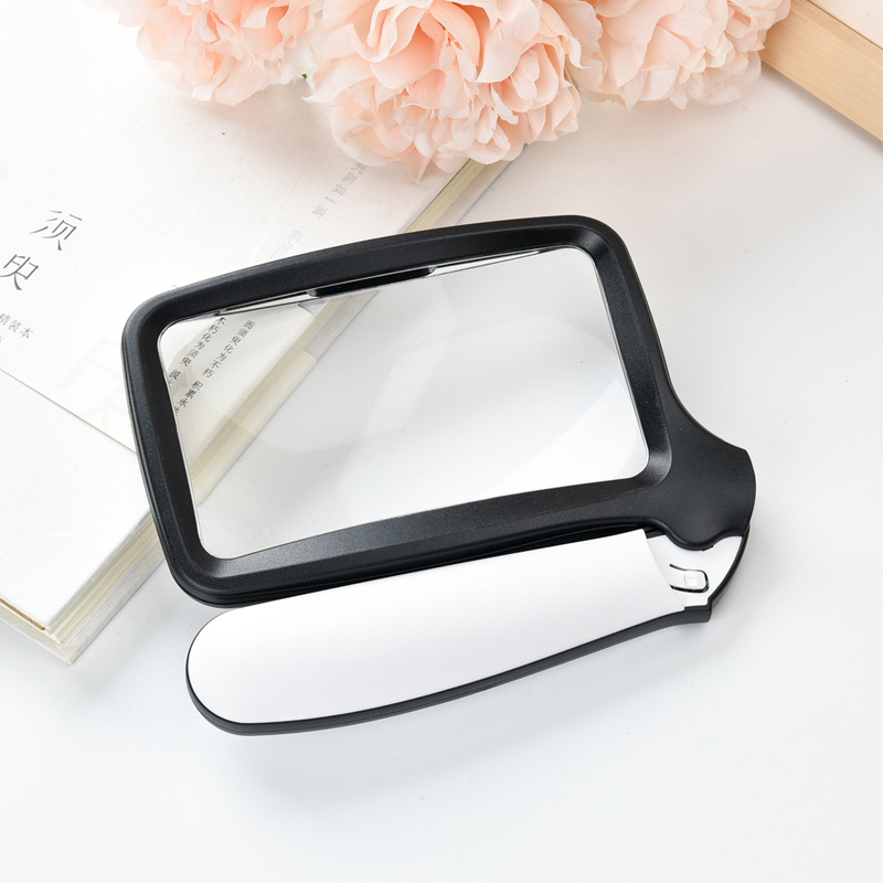 Kính lúp 2X cầm tay có đèn K10863