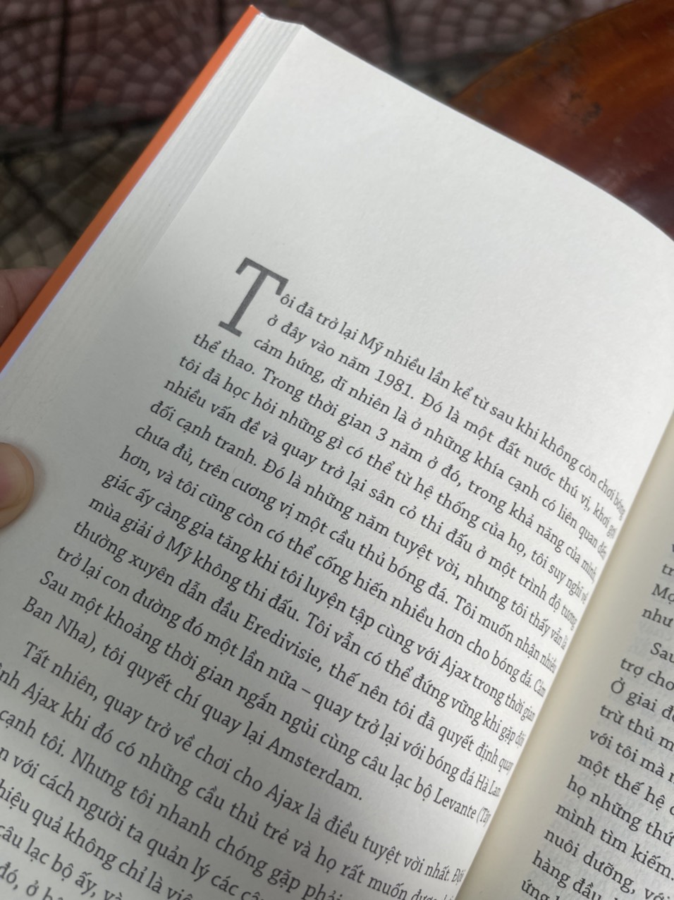 CÚ NGOẶT BÓNG CỦA TÔI – Tự truyện của Johan Cruyff - Nguyễn Dương Hiếu, Đặng Nguyễn Hiếu Trung, Lê Minh Loan dịch - NXB Trẻ (bìa mềm)