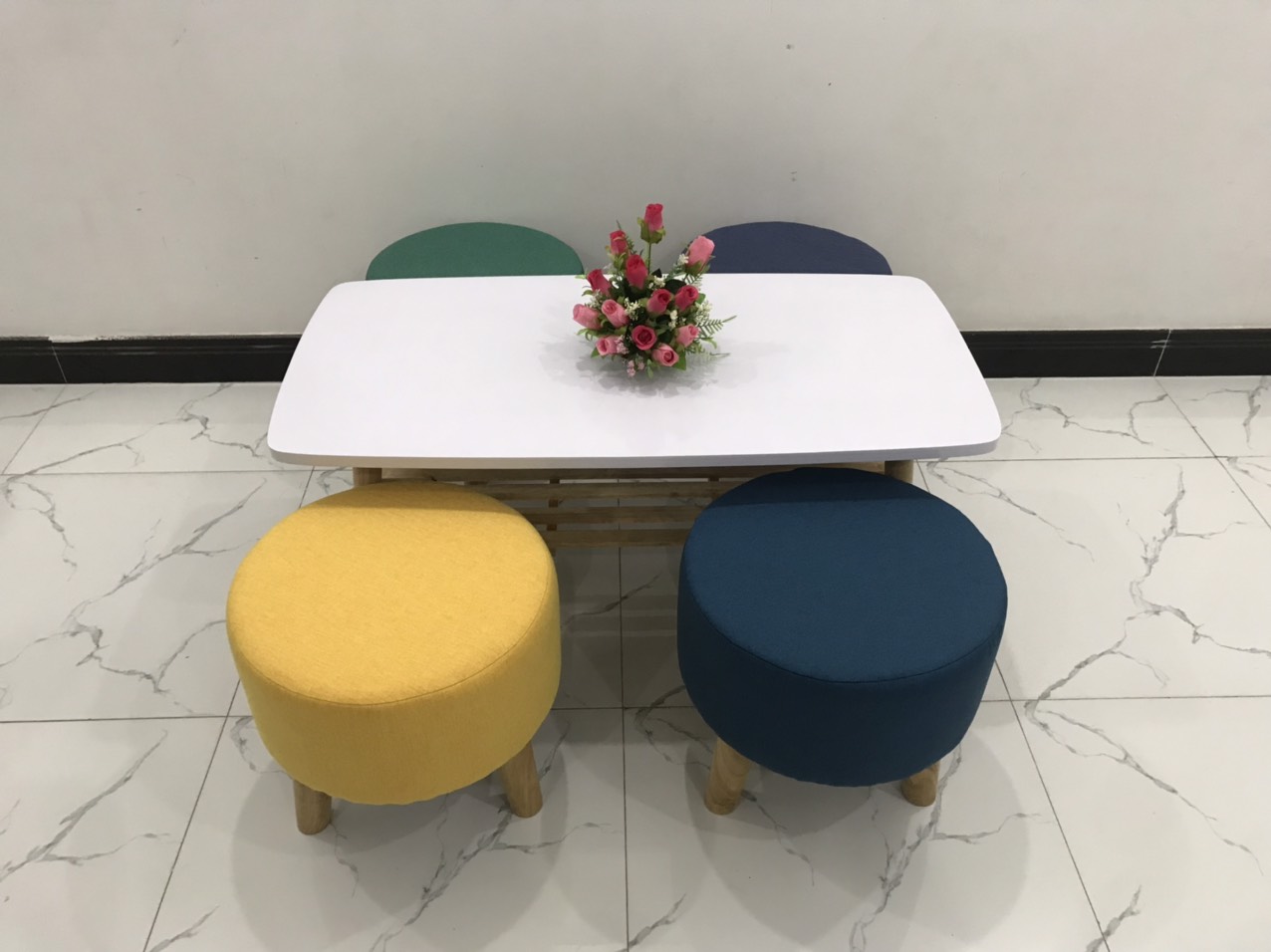Combo 1 bàn 4 ghế nệm - Xám đen-Xanh đậm-Trắng xám-Nâu