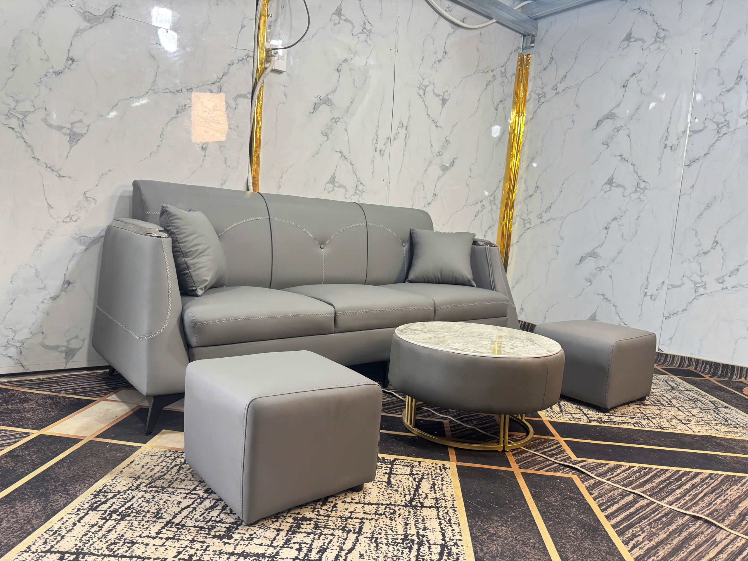 Sofa băng Tundo Qick Sofa 2m2 kèm 2 đôn và tặng bàn