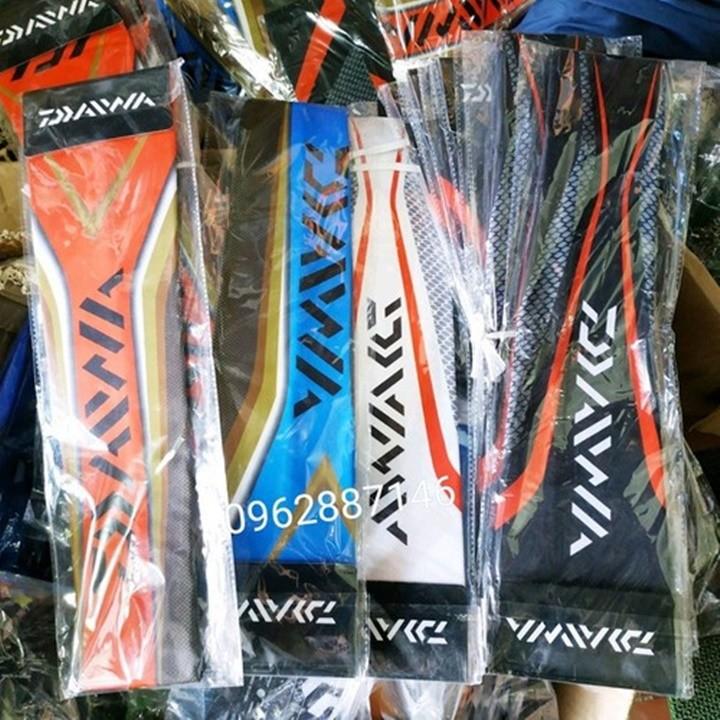 Combo gang tay câu cá cùng khăn quấn cổ daiwa dễ sử dụng