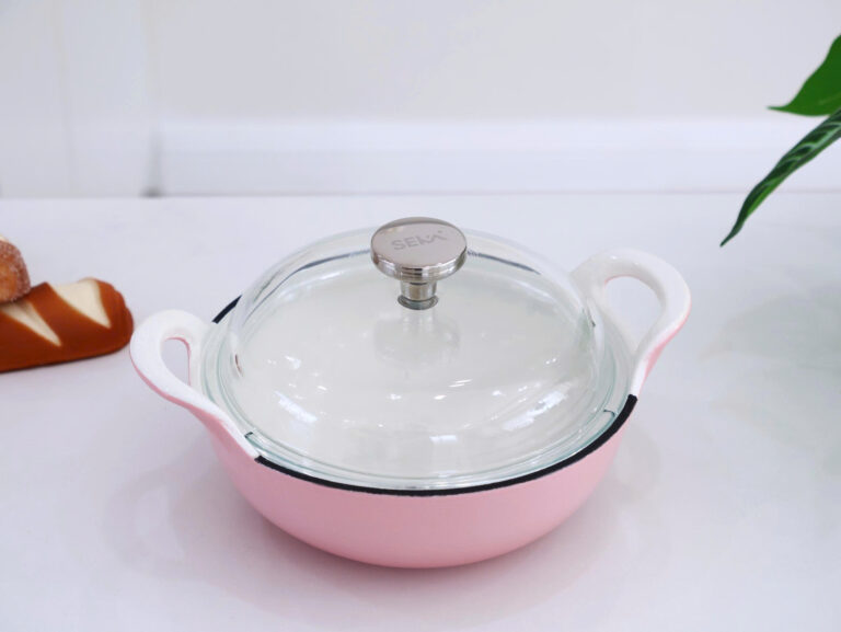Nồi Gang Tráng Men Sứ Cao Cấp Seka SKG420 Size 20cm,Kèm Vung Kính Cao Cấp An Toàn - Hàng Chính Hãng