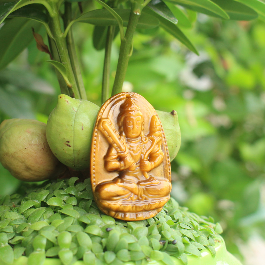 Mặt Dây chuyền Phật Hư Không Tạng Bồ Tát, cho tuổi Sửu, Mệnh Kim, Đá Mắt hổ, Cỡ to AKO2