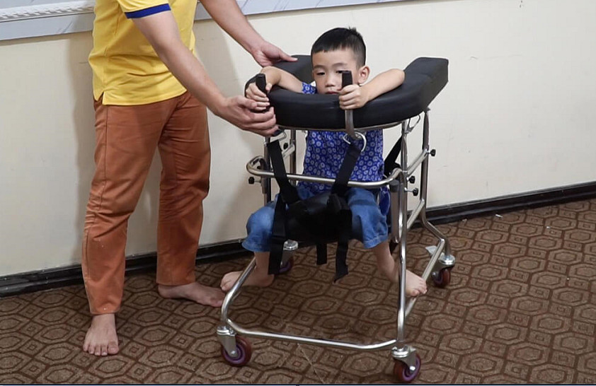 Khung tập đi cho trẻ em bại não và trẻ bị bệnh lý mất thăng bằng