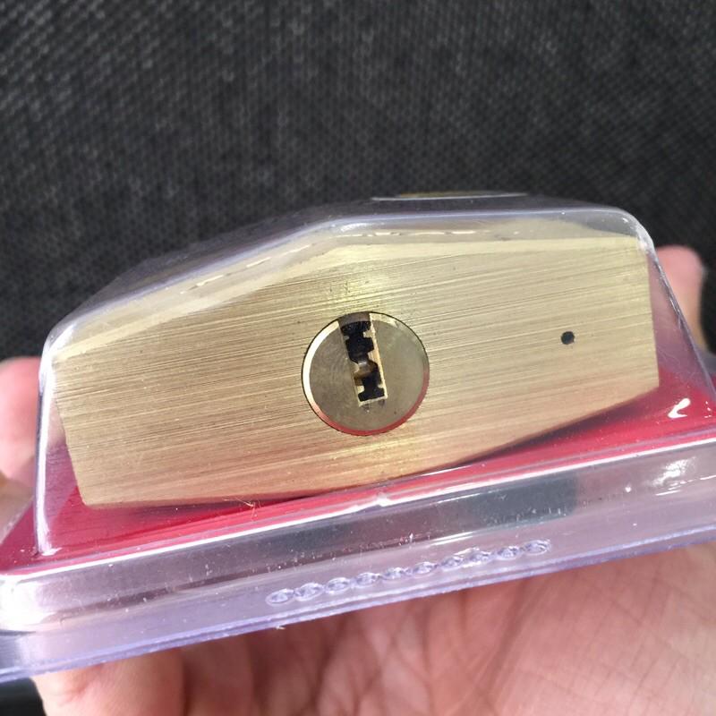 Khóa Master Lock 1165 D thân đồng rộng 60mm dầy XXL càng chống cắt - MSOFT