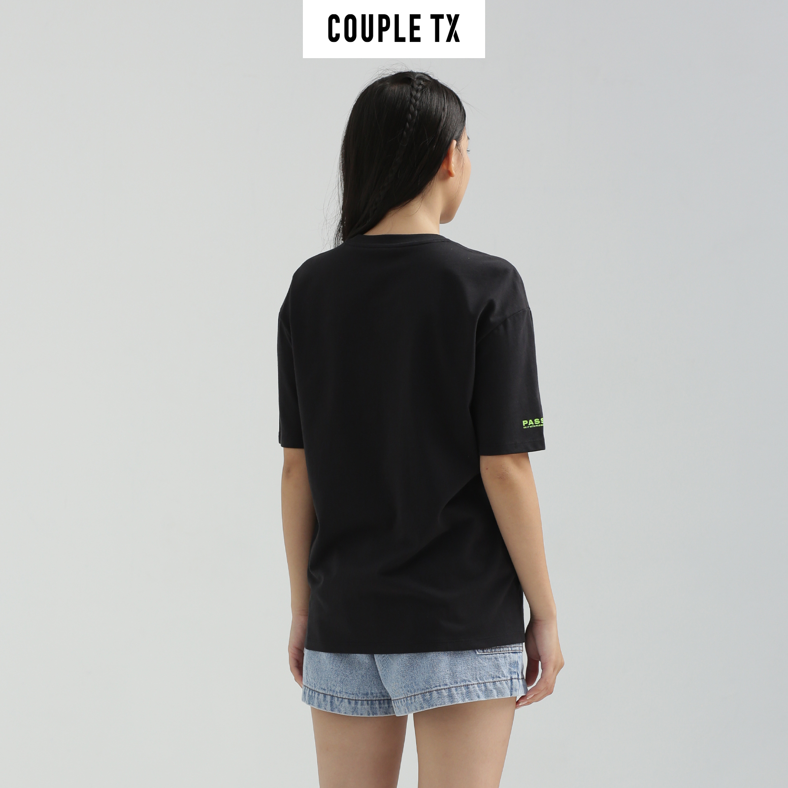 COUPLE TX - Áo Thun Nữ Relax fit in Graphics Mặt Người WTS 2194