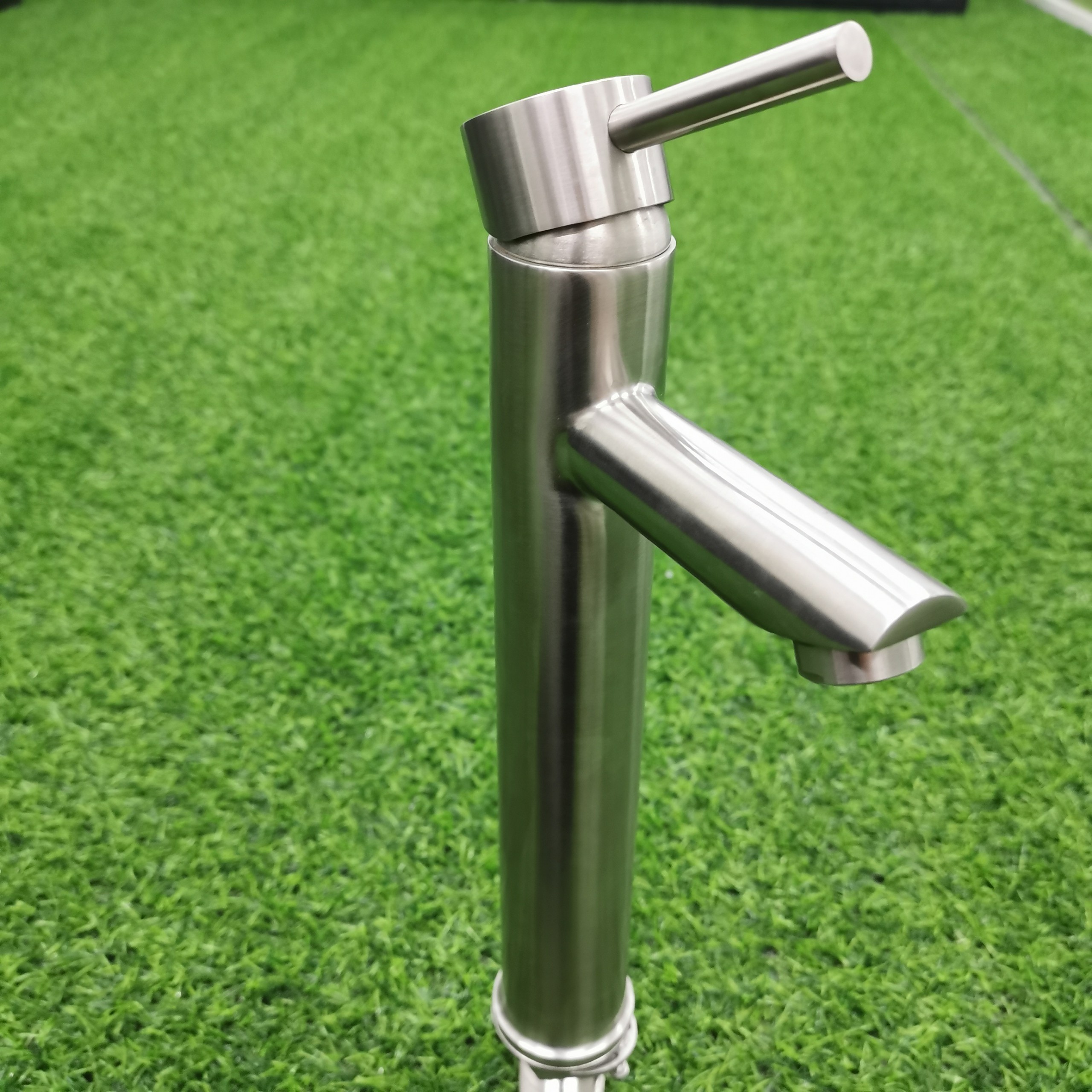 VÒI CHẬU RỦA MẶT INOX 304 XƯỚC MỜ