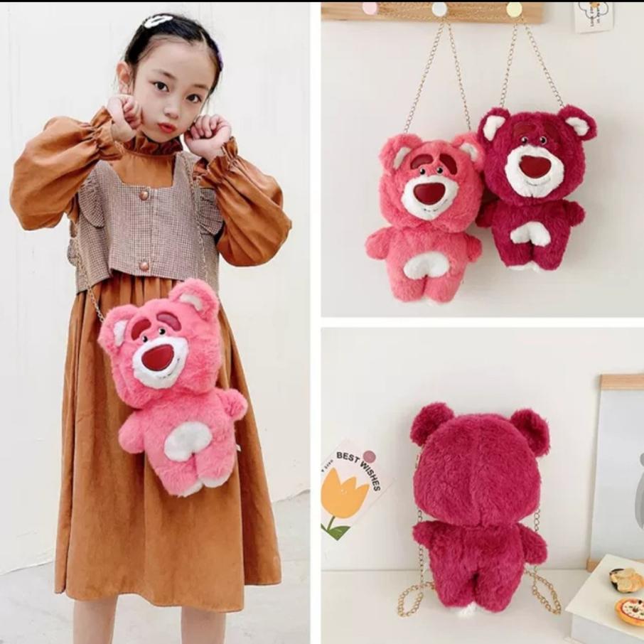 TÚI ĐEO CHÉO HÌNH GẤU DÂU HỒNG NHỒI BÔNG NGỘ NGHĨNH ĐÁNG YÊU HOT TREND 2023