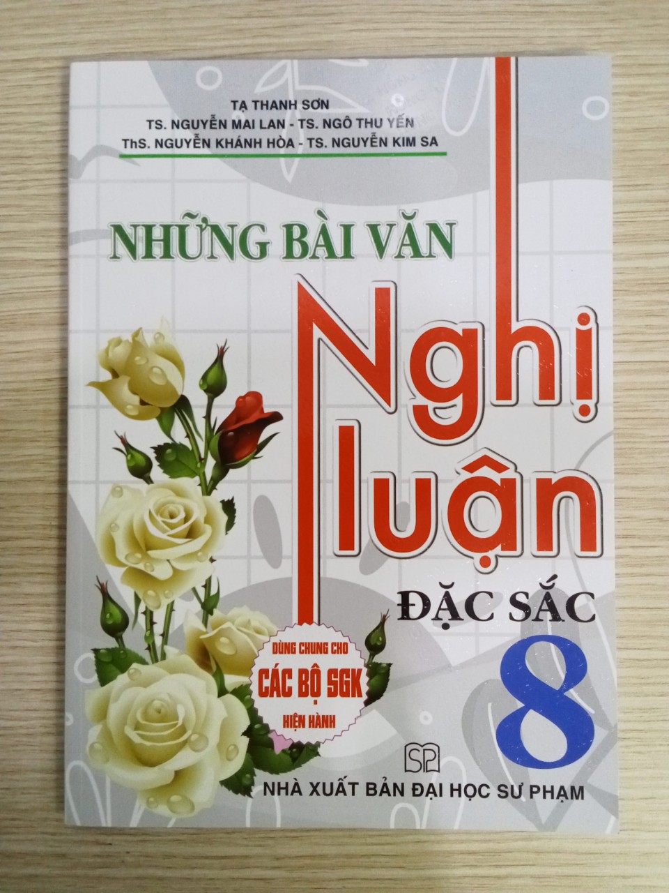 Sách - Những Bài Văn Nghị Luận Đặc Sắc 8
