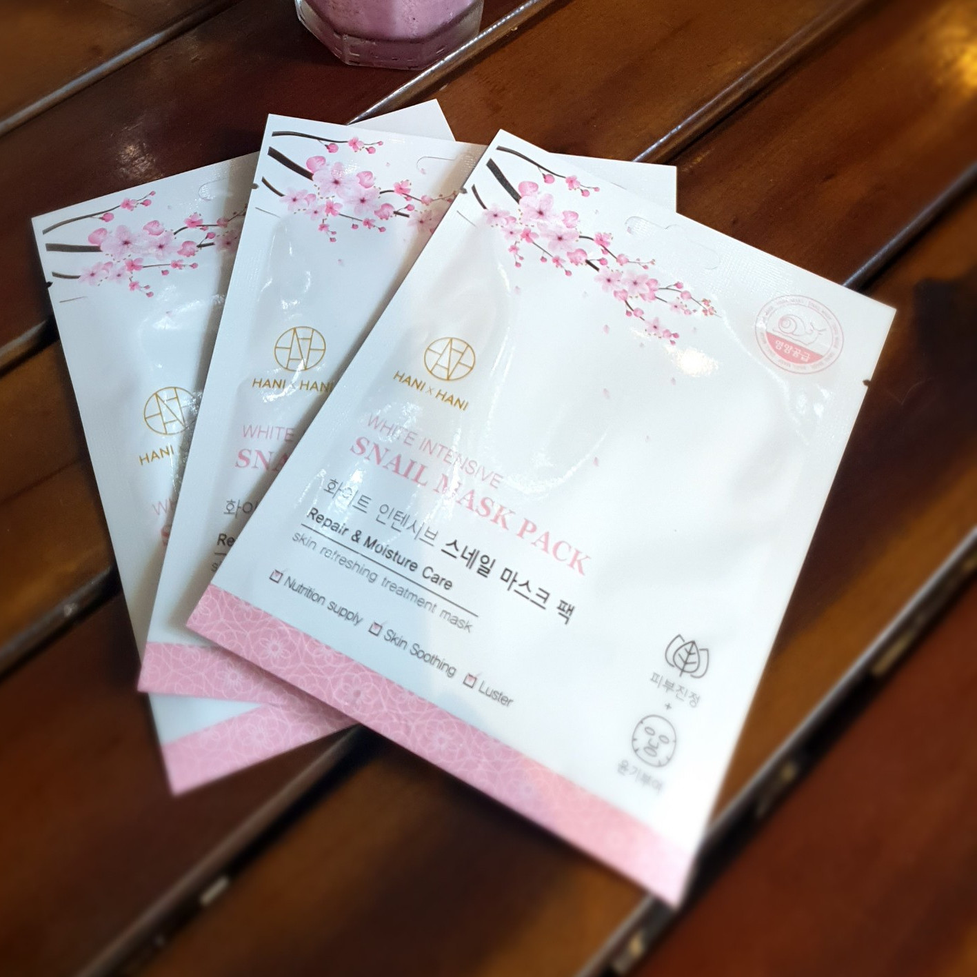 Mặt Nạ Dưỡng Ẩm  Chuyên Sâu Tinh Chất Ốc Sên Hani x Hani/Hani x Hani White Intensive Snail Mask Pack