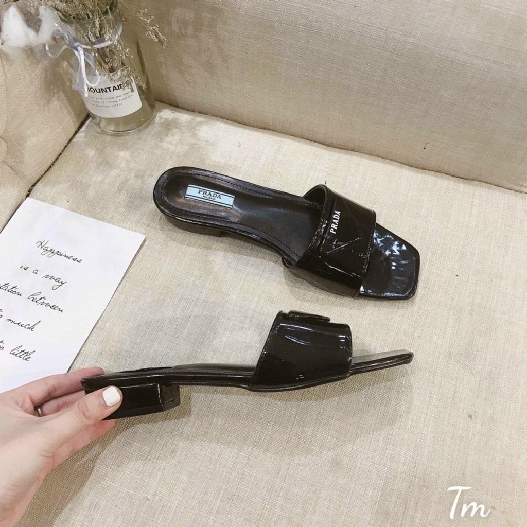 Guốc da bóng mũi vuông quai ngang khuy tam giác gót thấp - 2P