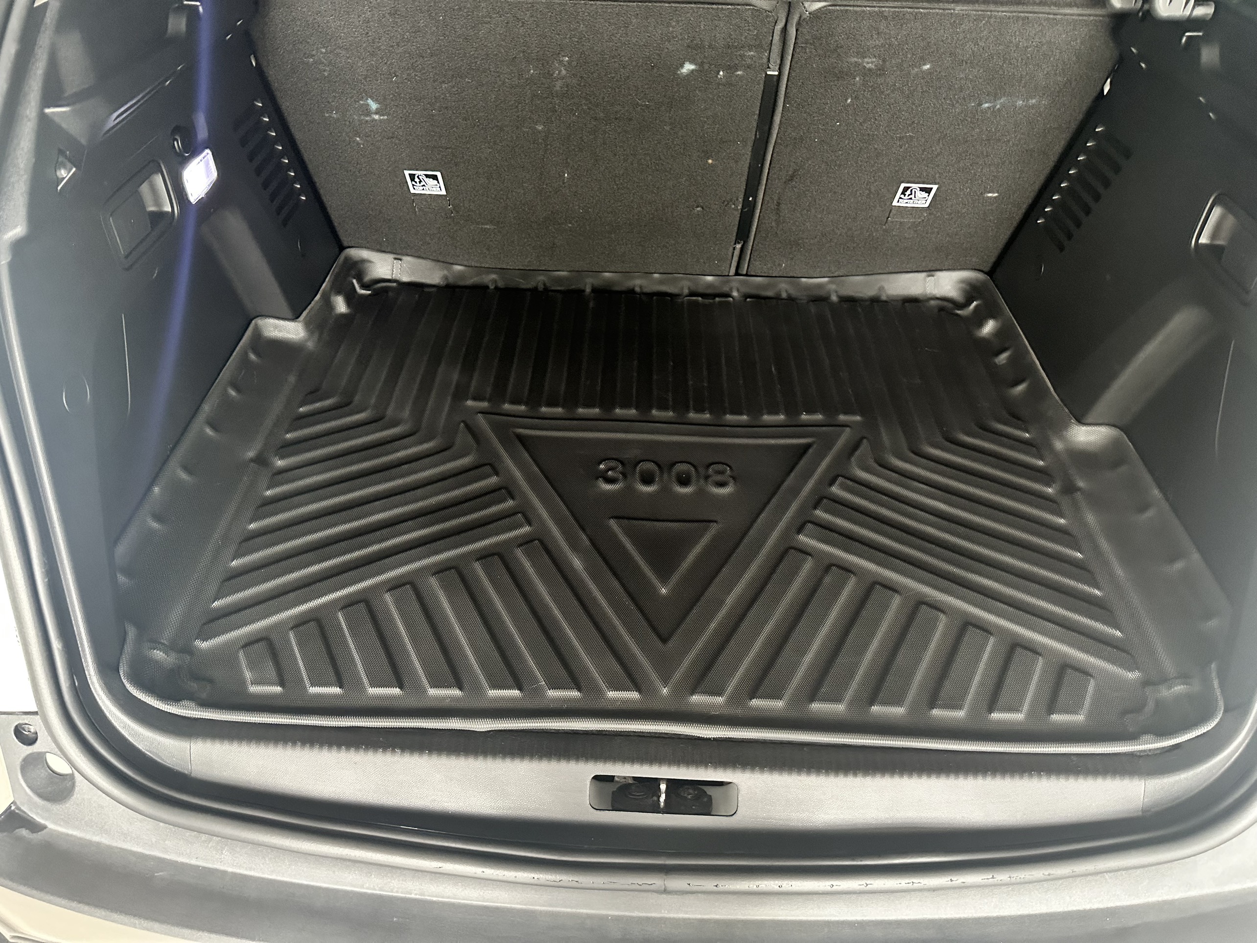 Thảm lót cốp xe ô tô qd Peugoet 3008 2013-2016 nhãn hiệu Macsim chất liệu TPV cao cấp màu đen