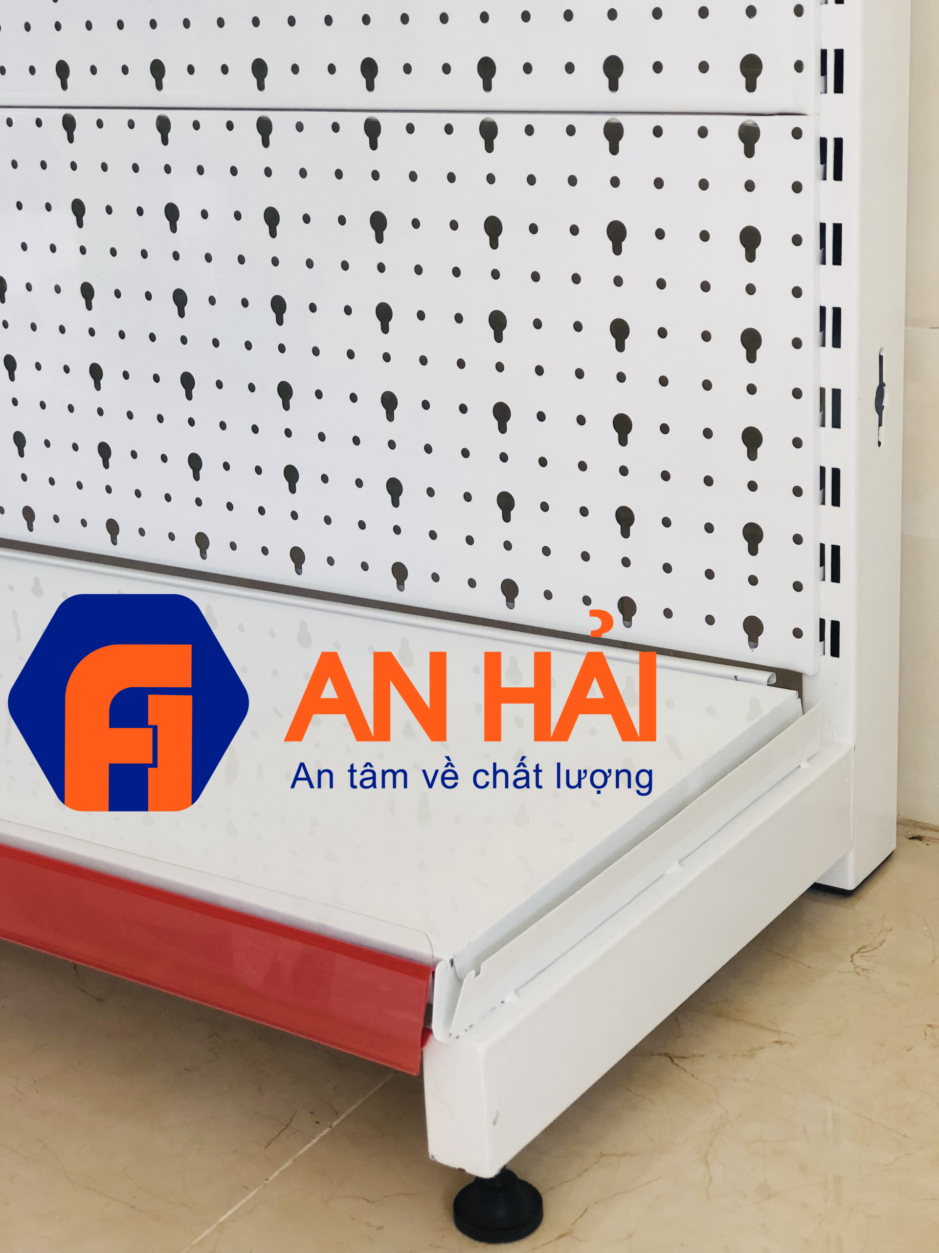 KỆ ĐƠN siêu thị LƯNG TÔN LỖ cao 1m5 độc lập có 4 mâm tầng loại dày , chịu lực tốt.