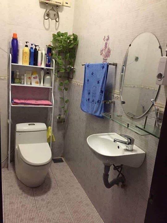 Kệ để đồ nhà tắm nhà vệ sinh sau Toilet thông minh 3 tầng có thể làm kệ để chậu hoa cây cảnh,tặng kèm tấm dán khử mùi nhà vệ sinh. Shop giao mầu ngẫu nhiên