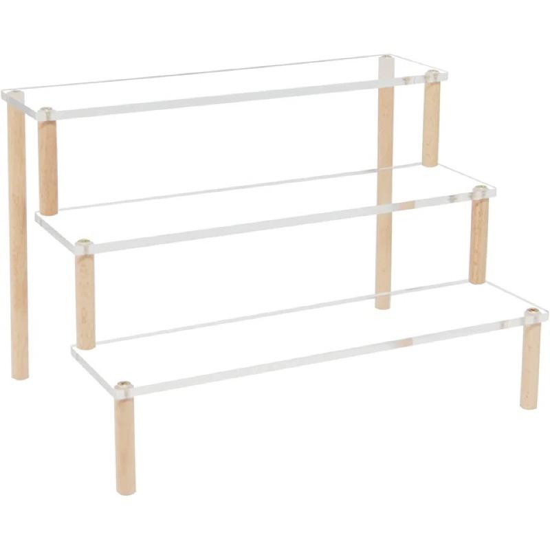 Kệ Mica chân gỗ trưng bày mô hình sản phẩm, nước hoa, bánh