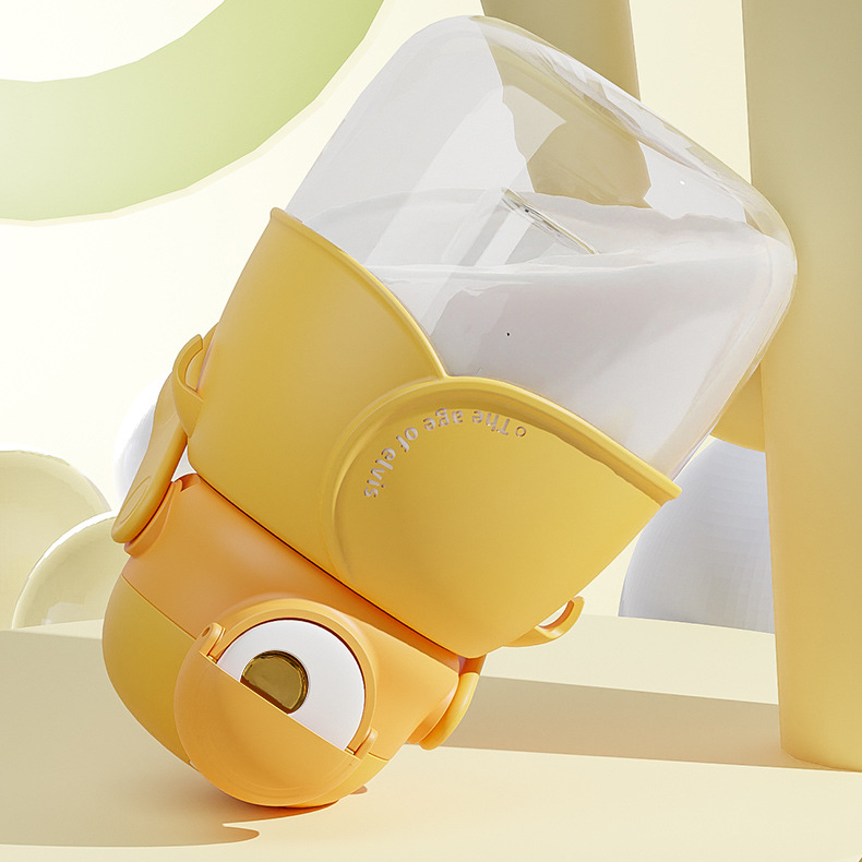 Bình nước Minion 1000ml Màu Vàng Dễ Thương Giành Cho Bé Đi Học