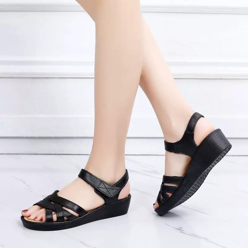 Giày sandal nữ trung niên cho bà cho mẹ- dép quai hậu đế bằng chất liệu cao su siên bền