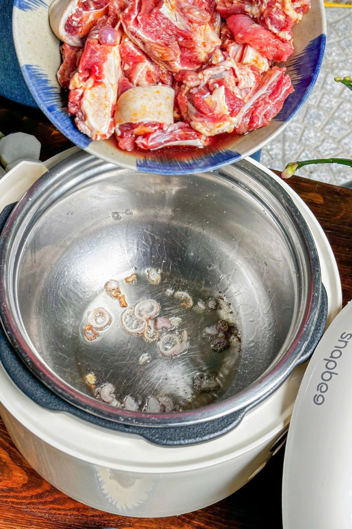 [Hàng chính hãng] Nồi áp suất Snapbee Queen S45 Trắng (Kiêm nấu chậm) - Dung tích 4.5L - Nhiều Tính Năng Thú Vị - Thương Hiệu Mỹ