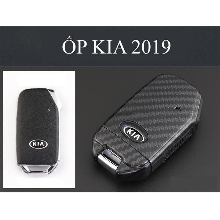 Ốp Chìa Khóa Xe Kia Cerato 2019 2020 Mẫu Carbon kèm Móc Khóa