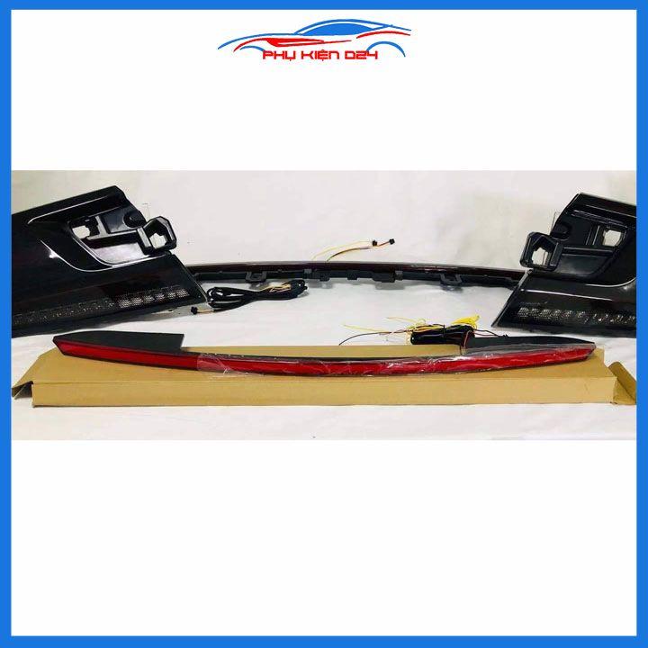 Ốp tay cốp sau có đèn led Santafe 2019-2020-2021 ánh sáng đỏ trang trí xe