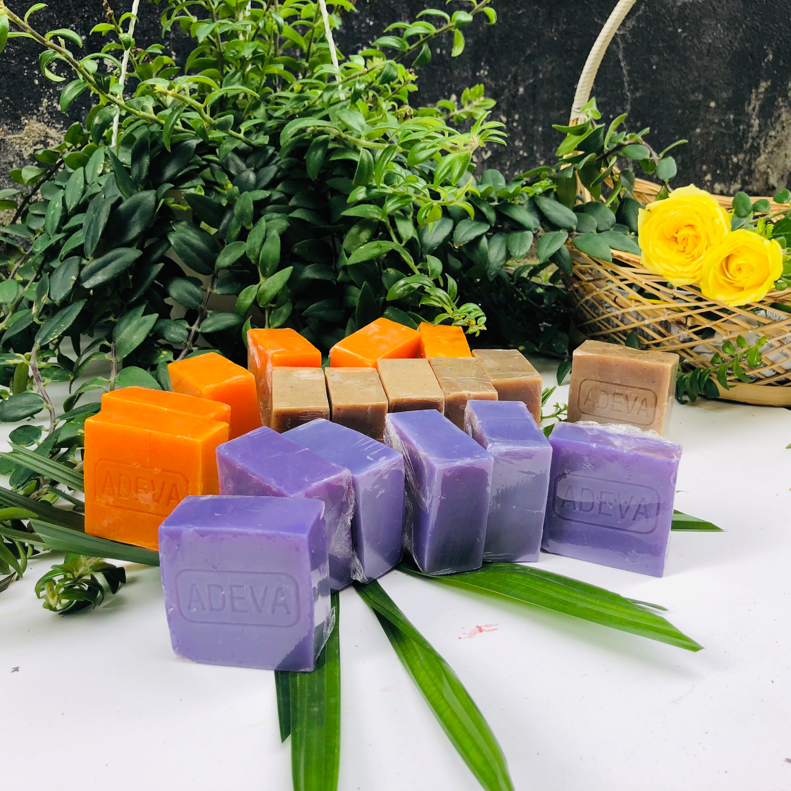 Xà phòng handmade Adeva Naturals - Xà bông Oải hương (3 bánh - 100 gr/ 1 bánh) - Xà phòng handmade với thành phần từ thiên nhiên, an toàn dịu nhẹ, cho làn da mềm mại - Không gây khô rít da