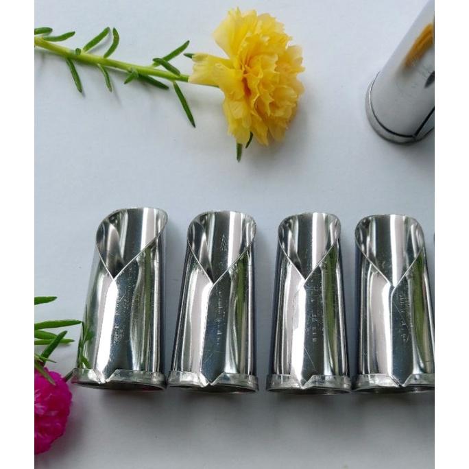 Móng Tay Lột Tôm, Ngón Tay Sắc.