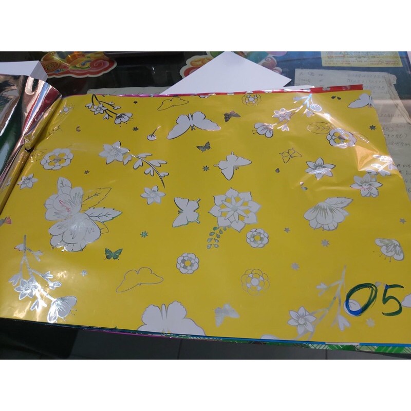 COMBO 50 GIẤY GÓI QUÀ KIẾNG 50X70CM SIÊU ĐẸP - NGẪU NHIÊN MÀU