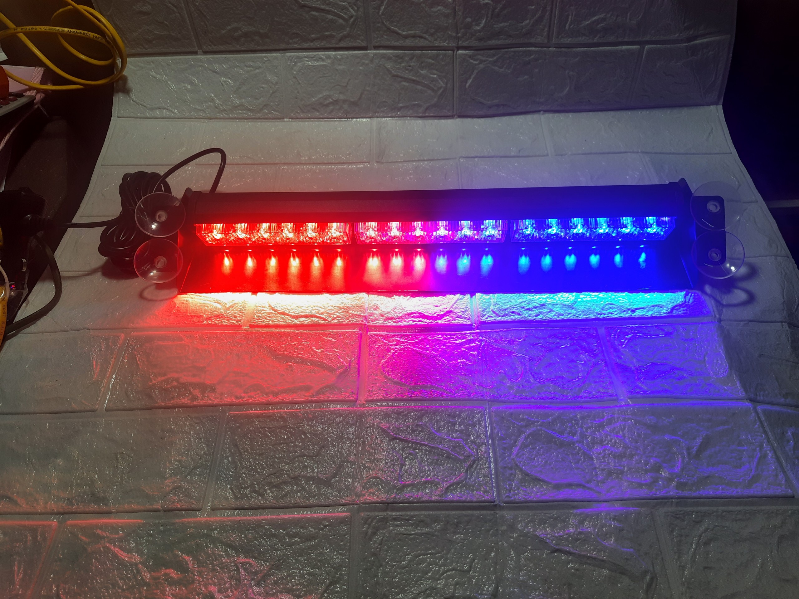 Đèn chớp Police xanh đỏ 12V 18W 18 LED cao cấp gắn kính cho xe cảnh sát, quân sự, xe ưu tiên.