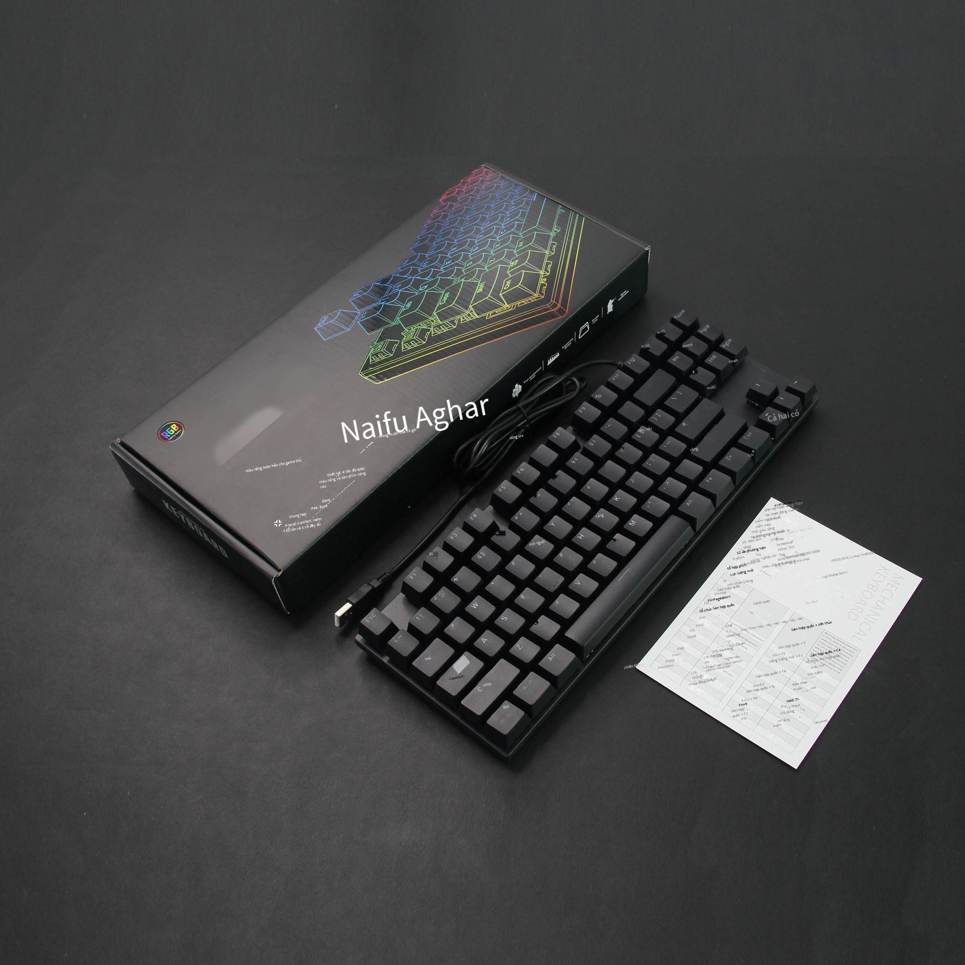 Phong cách mới nhất 87 phím tùy chỉnh màu ánh sáng RGB phù hợp với keycap bảng kim loại full-key no punch bàn phím cơ trục xanh có dây