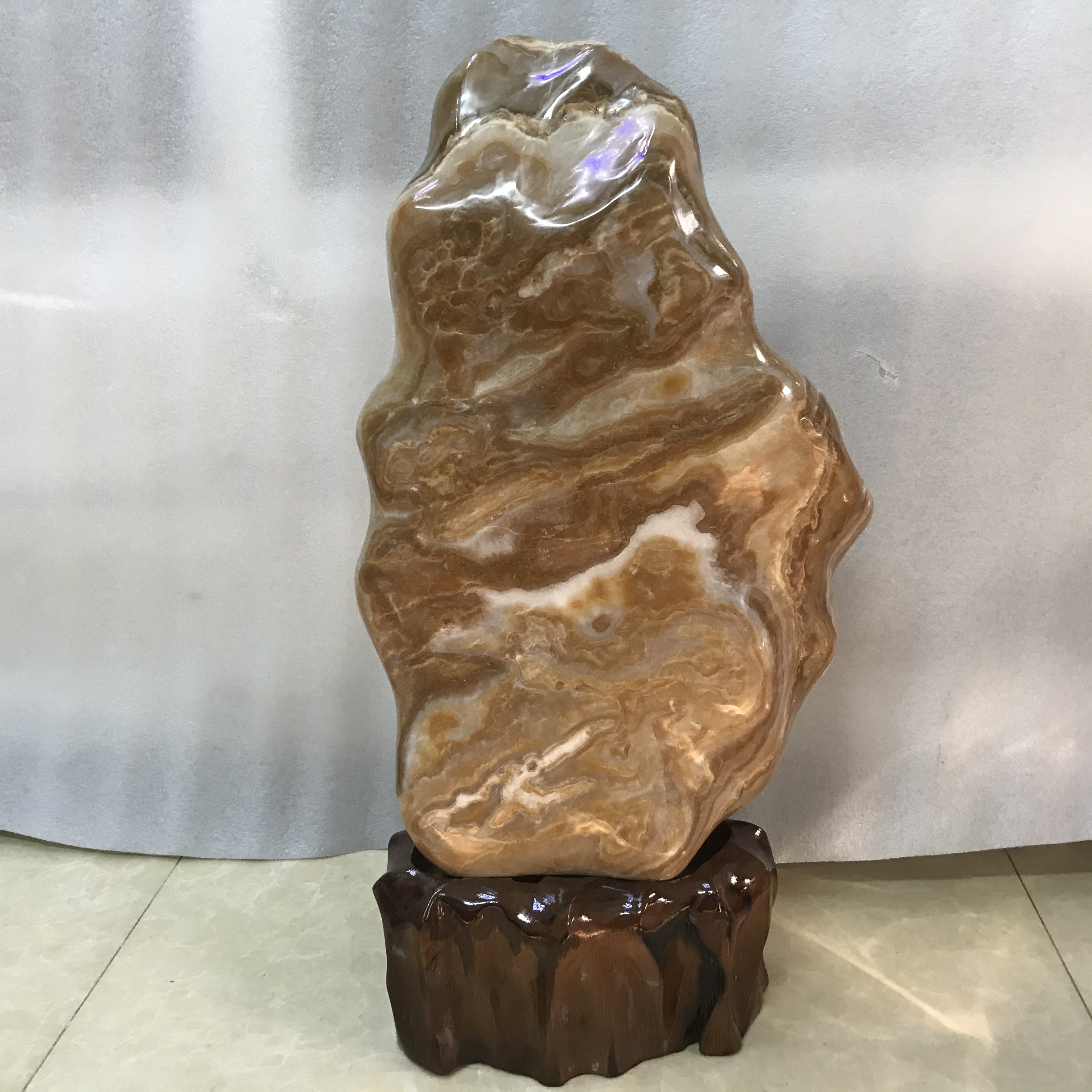 Đá, trụ đá, Cây đá màu vàng vân gỗ cao 48 cm, nặng 19 kg cm cho người mệnh Kim và Thổ đá tự nhiên ( tặng chân đế gỗ rừng)