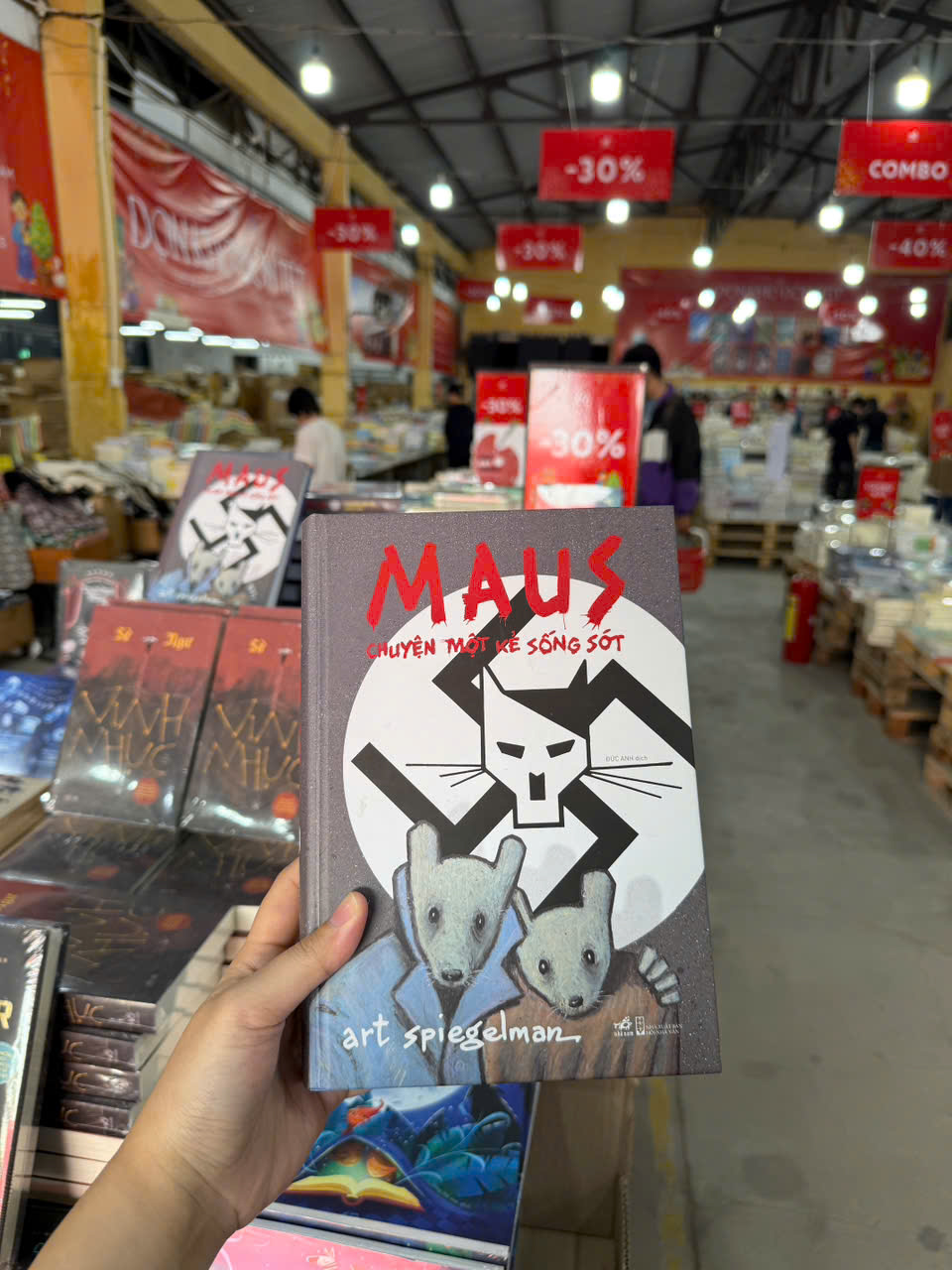 Sách - Maus: chuyện một kẻ sống sót (Nhã Nam HCM)