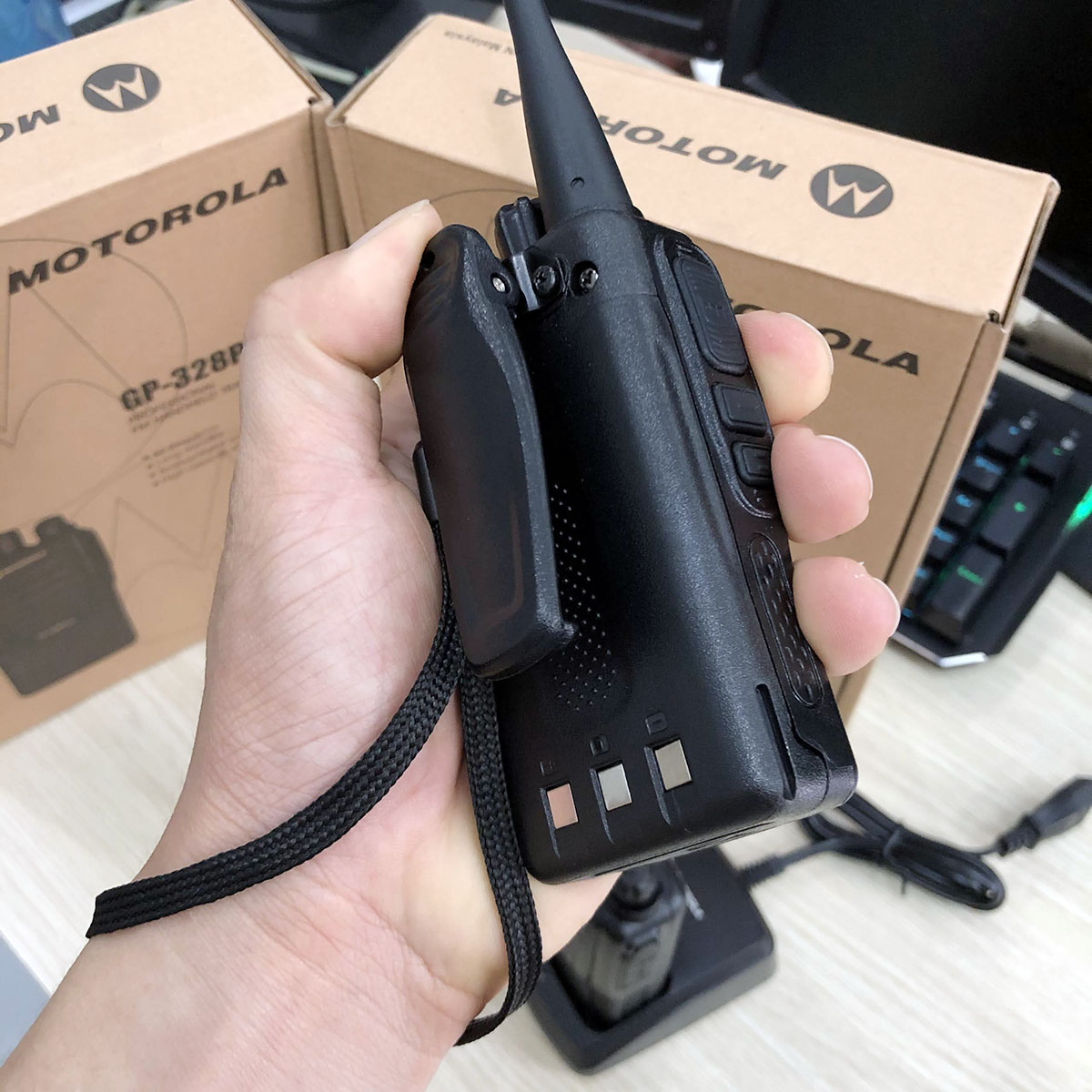 Bộ đàm Motorola GP-328Plus phiên bản mới nhỏ gọn. Công suất lớn giúp phá vật cản tốt – Hàng nhập khẩu