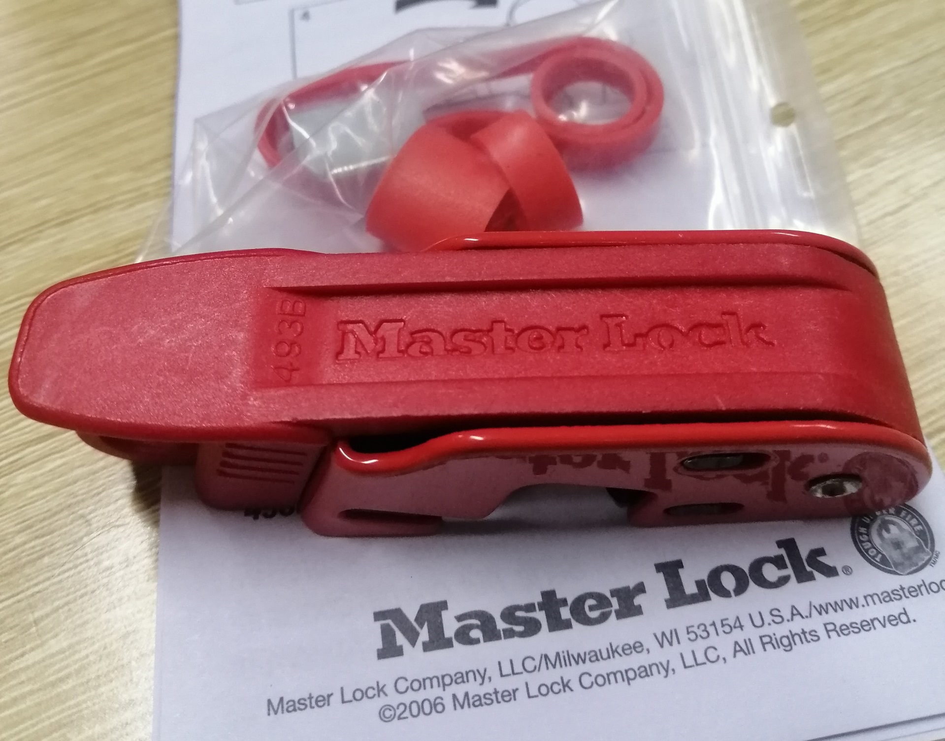 Khóa ngắt mạch Master Lock 493B